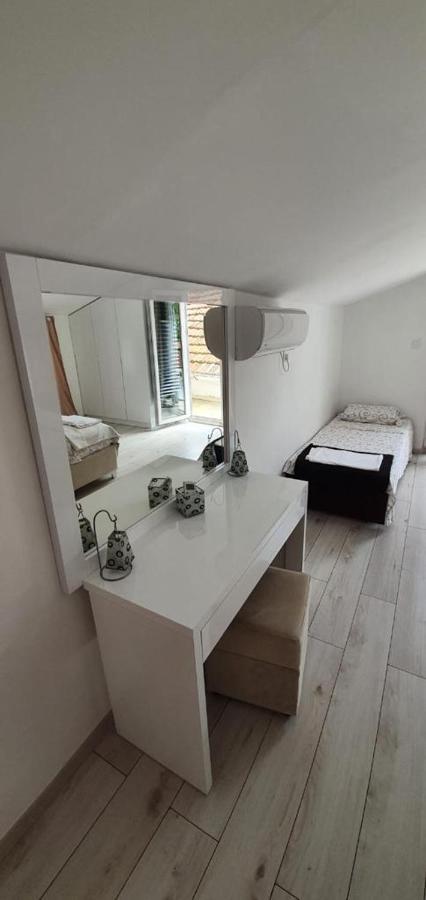 Sea Side Apartment Котор Екстер'єр фото