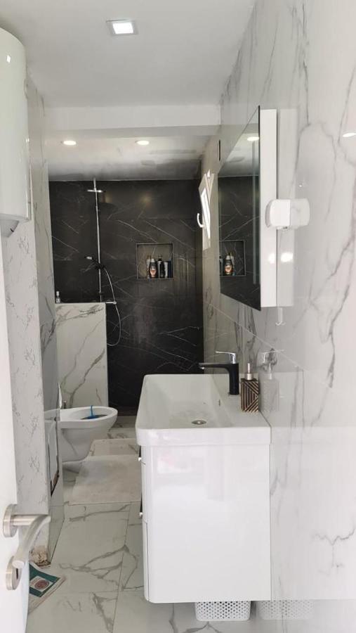 Sea Side Apartment Котор Екстер'єр фото